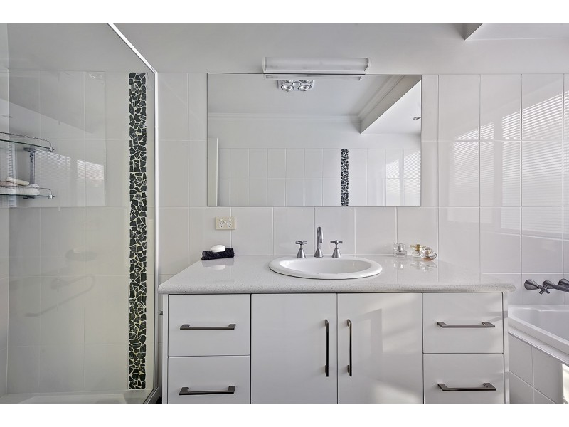 1/122 Golf Links Road, Lakes Entrance VIC 3909