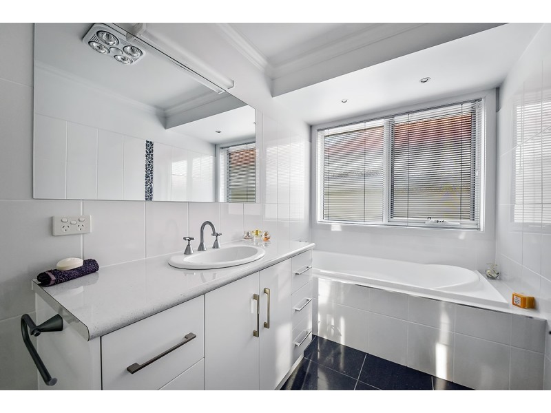 1/122 Golf Links Road, Lakes Entrance VIC 3909