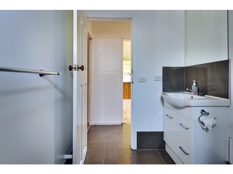 49 Hazel Road, Kalimna VIC 3909