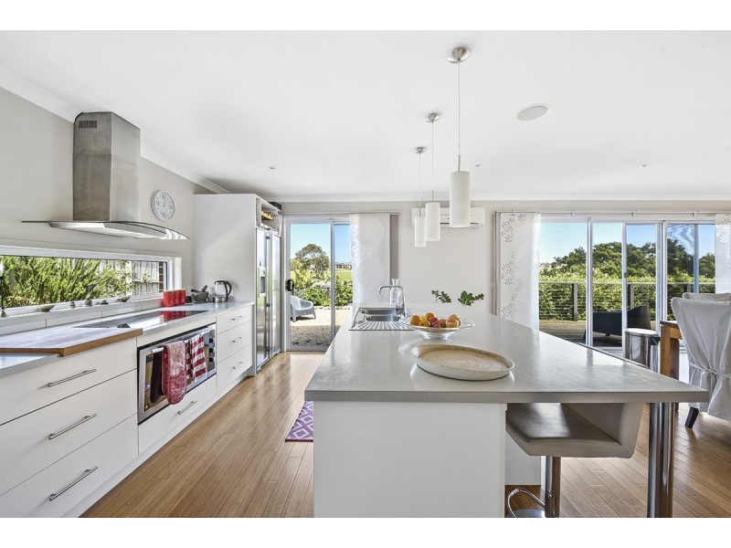 34 Norman Court, Lakes Entrance VIC 3909