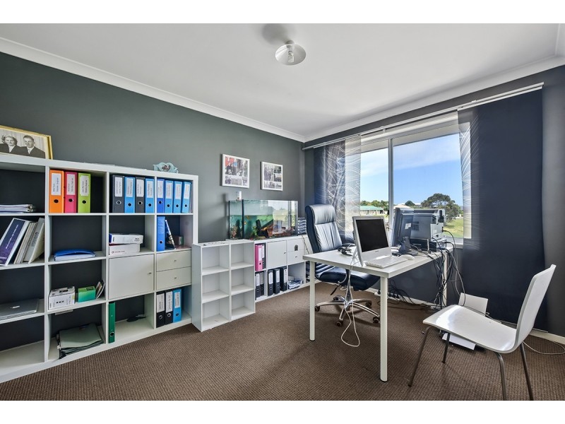 34 Norman Court, Lakes Entrance VIC 3909