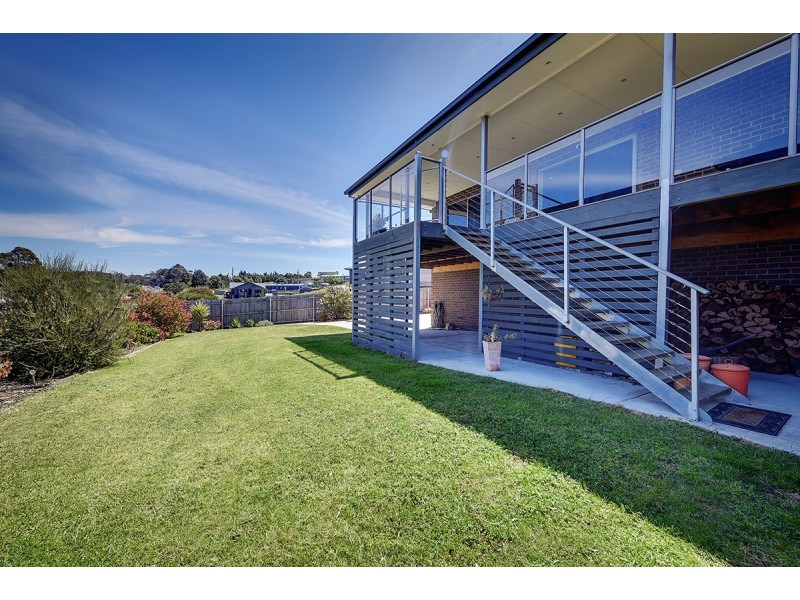 7 Tower Hill Court, Kalimna VIC 3909