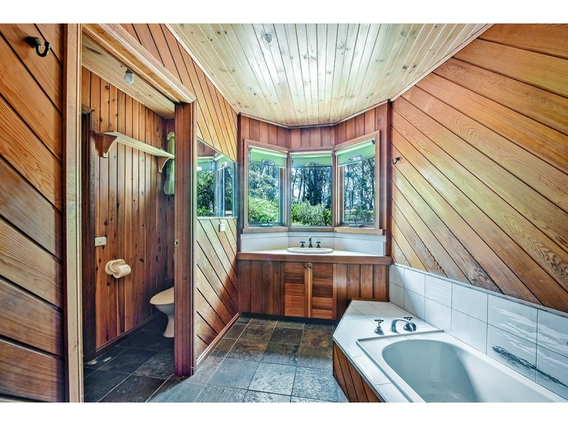 84 Gold Ring Road, Lakes Entrance VIC 3909