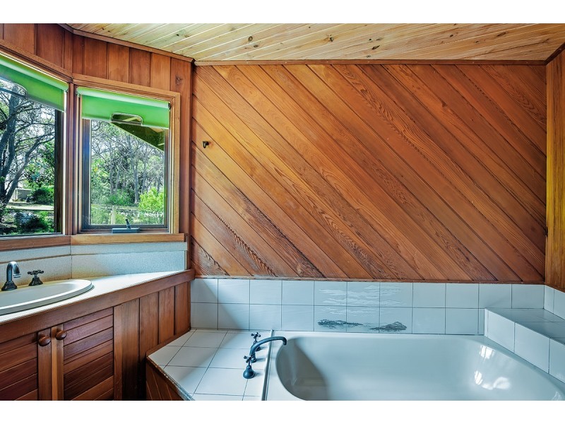 84 Gold Ring Road, Lakes Entrance VIC 3909