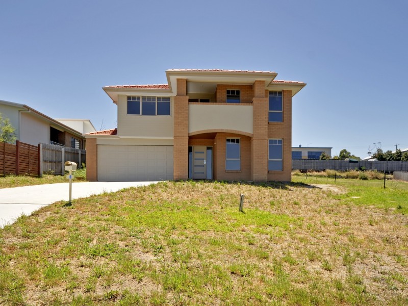 8 Lawson Drive, Lakes Entrance VIC 3909