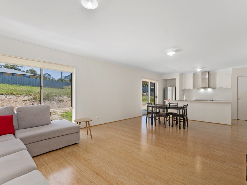 8 Lawson Drive, Lakes Entrance VIC 3909