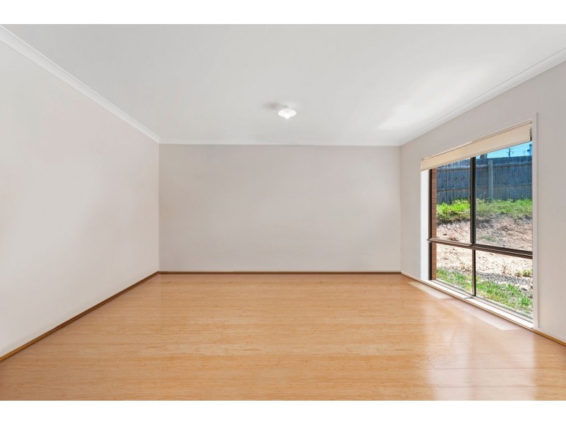 8 Lawson Drive, Lakes Entrance VIC 3909