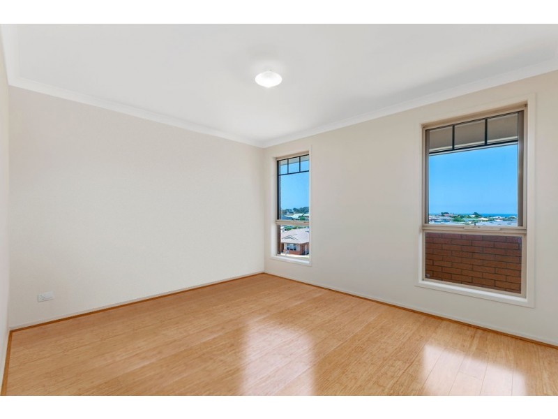 8 Lawson Drive, Lakes Entrance VIC 3909