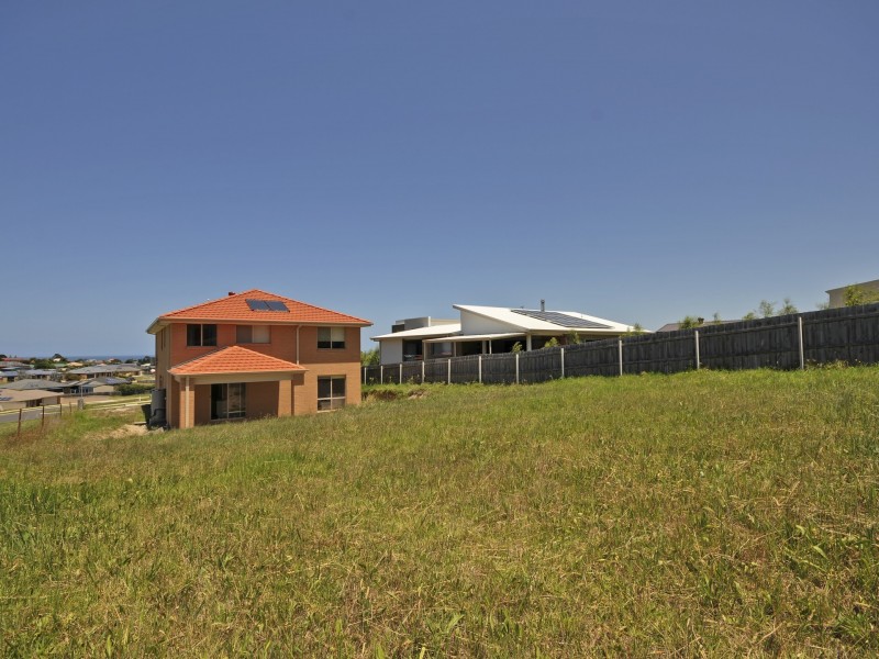 8 Lawson Drive, Lakes Entrance VIC 3909