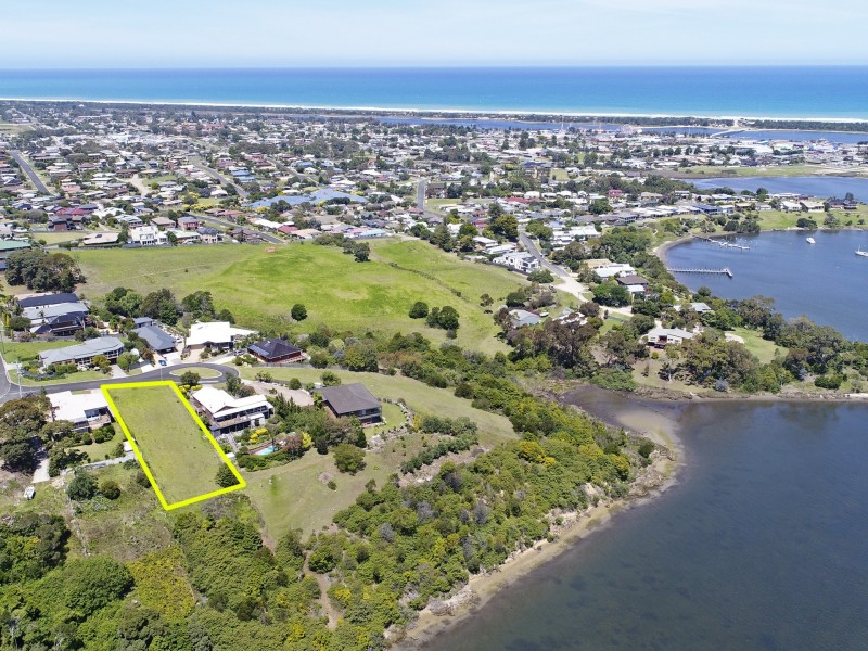 4 Bass Close, Lakes Entrance VIC 3909