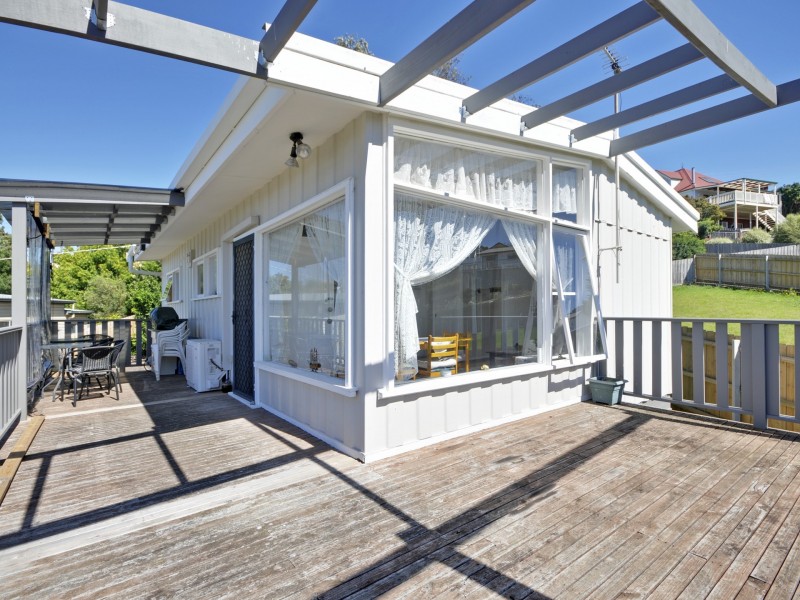 5 Outlook Avenue, Lakes Entrance VIC 3909