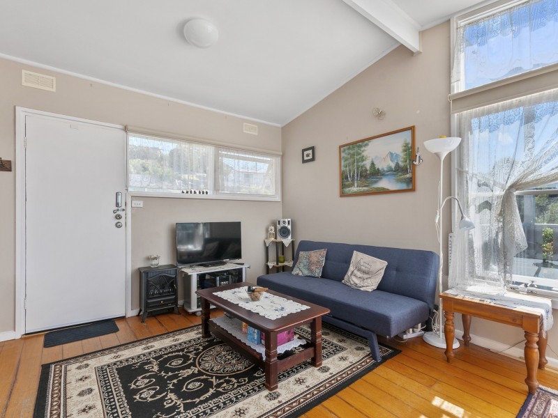 5 Outlook Avenue, Lakes Entrance VIC 3909