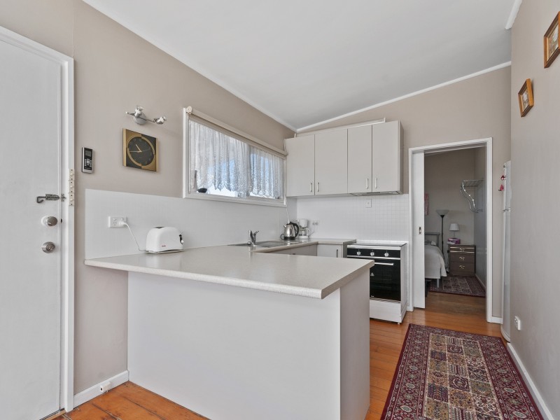 5 Outlook Avenue, Lakes Entrance VIC 3909