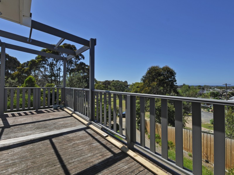 5 Outlook Avenue, Lakes Entrance VIC 3909