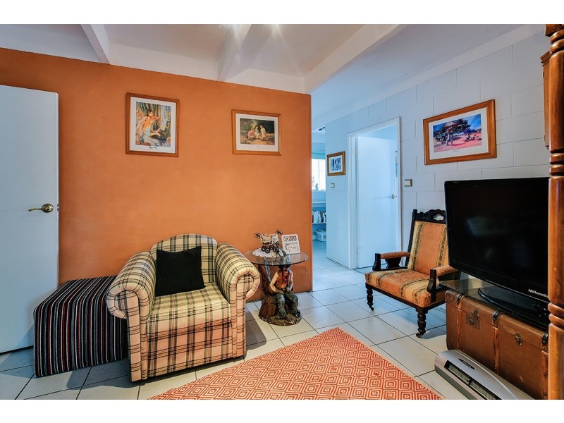 2 Cunningham Street, Lakes Entrance VIC 3909