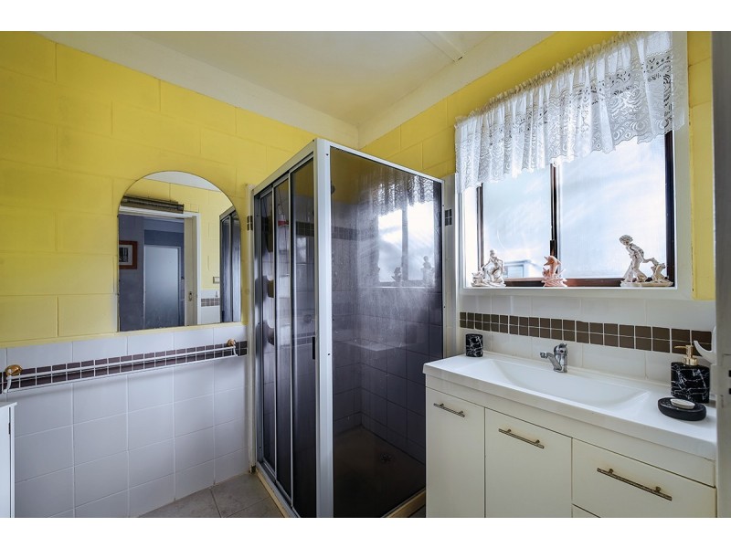 2 Cunningham Street, Lakes Entrance VIC 3909