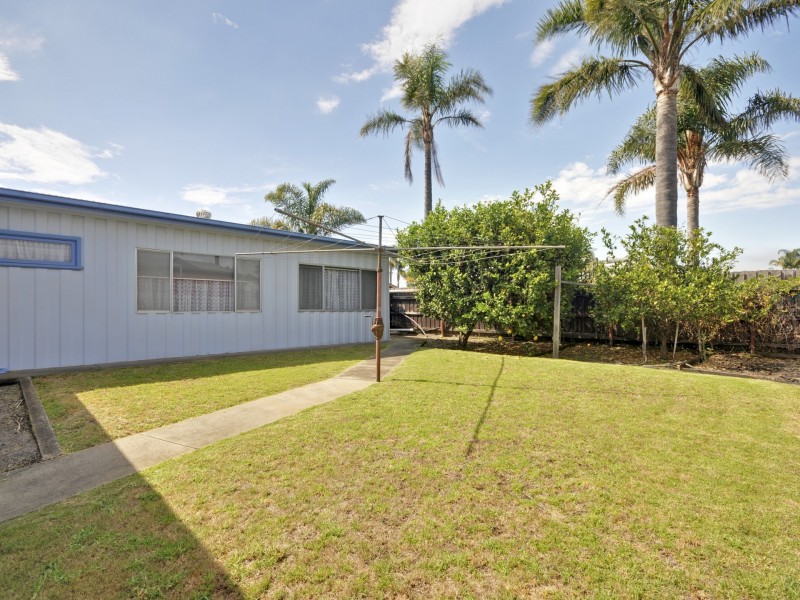 16 Lambert Street, Lakes Entrance VIC 3909