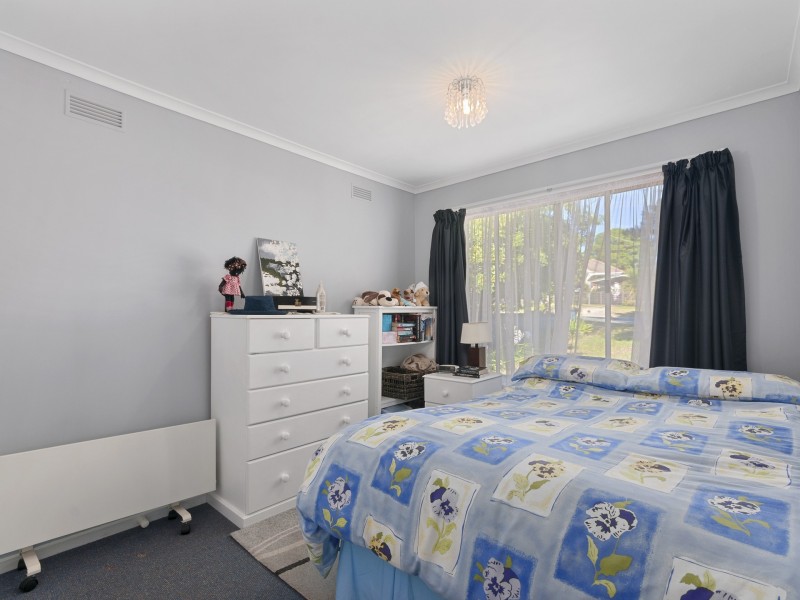 24 Point Road, Kalimna VIC 3909