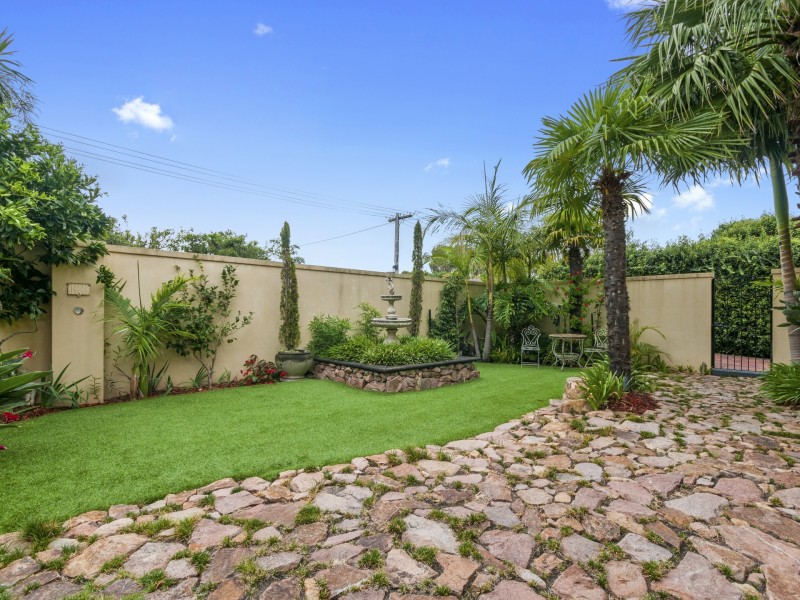 8 Sandbar Drive, Lakes Entrance VIC 3909