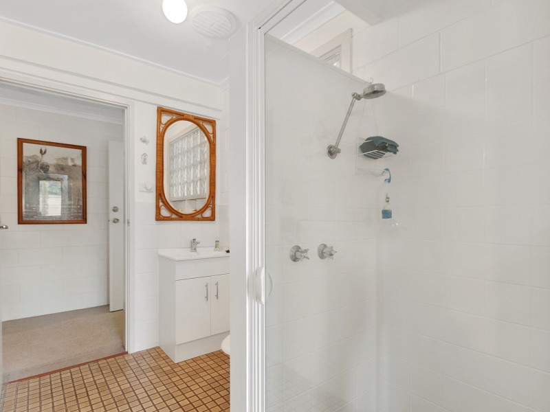 8 Sandbar Drive, Lakes Entrance VIC 3909