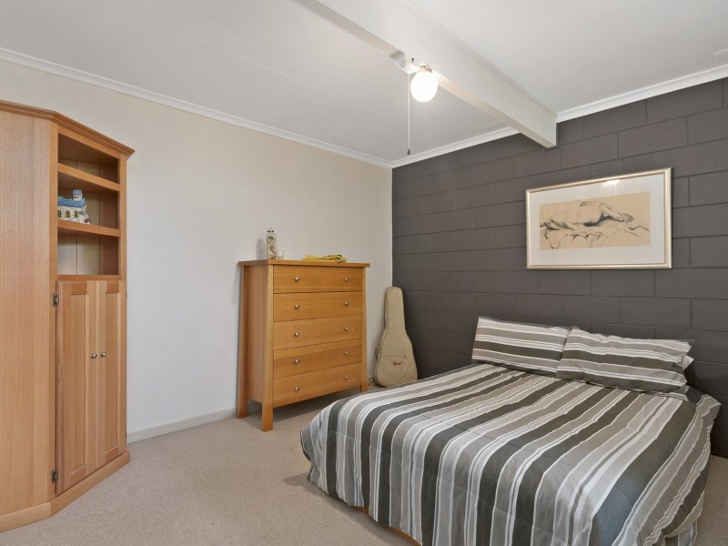 8 Sandbar Drive, Lakes Entrance VIC 3909