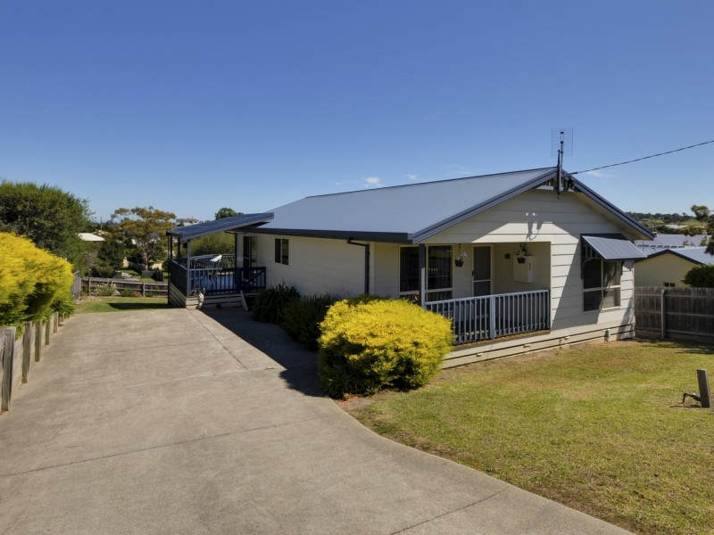 31 Uplands Avenue, Lakes Entrance VIC 3909