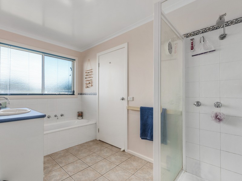 31 Uplands Avenue, Lakes Entrance VIC 3909