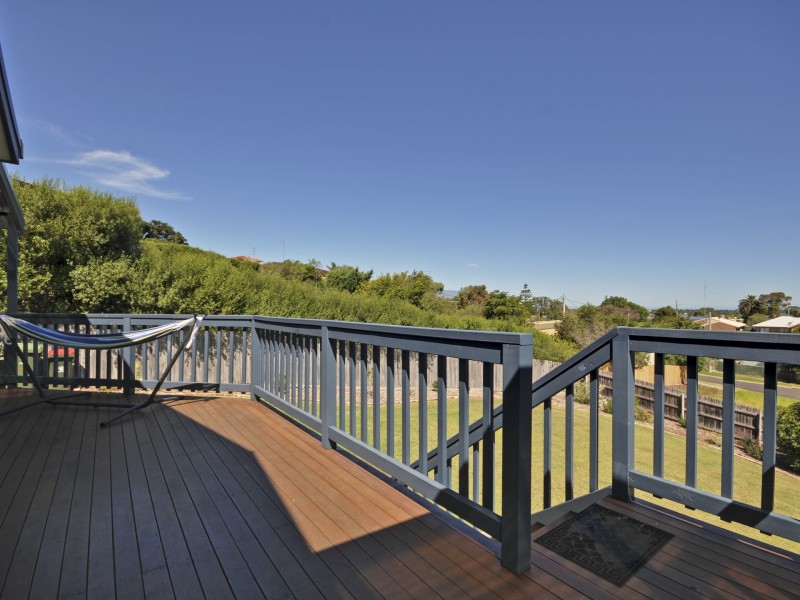 31 Uplands Avenue, Lakes Entrance VIC 3909