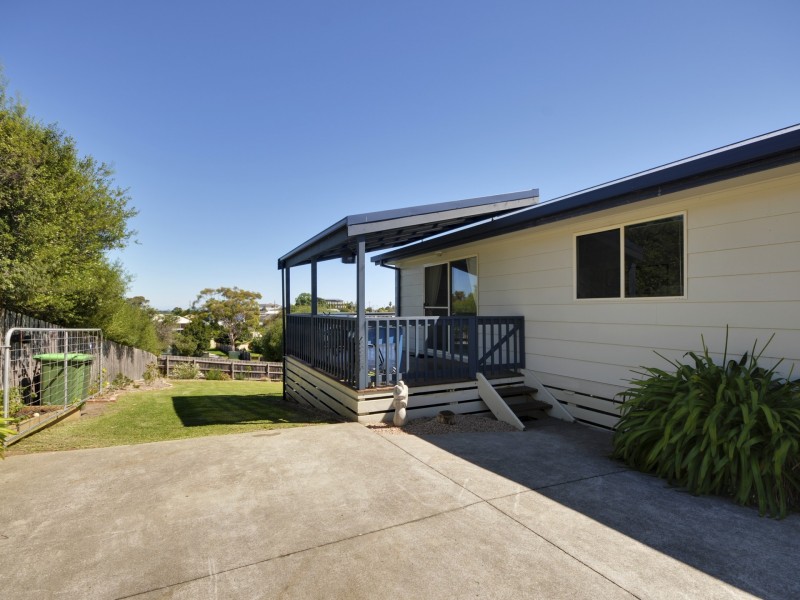 31 Uplands Avenue, Lakes Entrance VIC 3909
