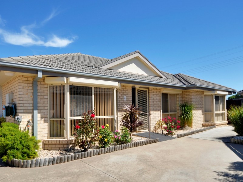 4/16 Roadknight Street, Lakes Entrance VIC 3909