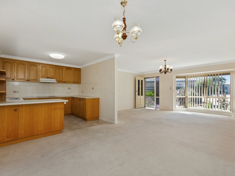 4/16 Roadknight Street, Lakes Entrance VIC 3909