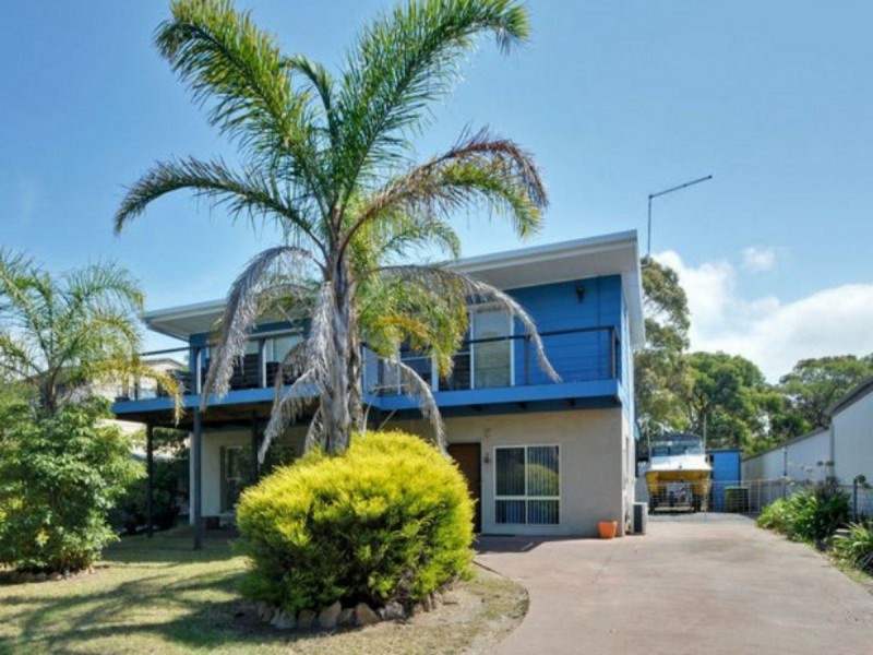 53 Ocean View Parade, Lakes Entrance VIC 3909