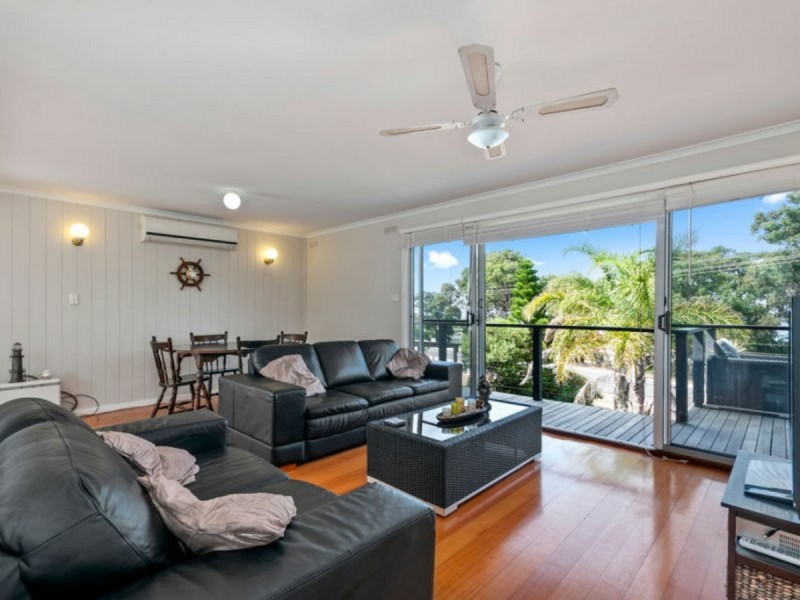 53 Ocean View Parade, Lakes Entrance VIC 3909