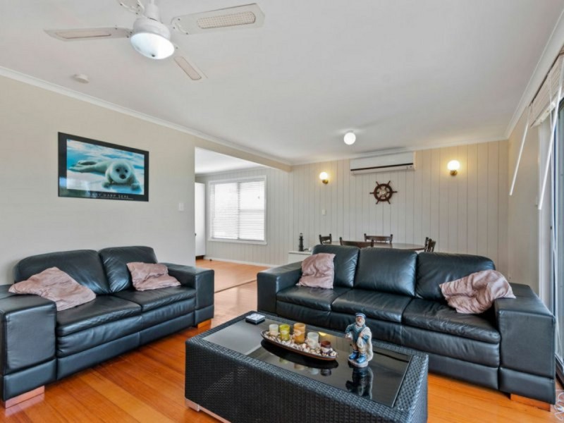 53 Ocean View Parade, Lakes Entrance VIC 3909