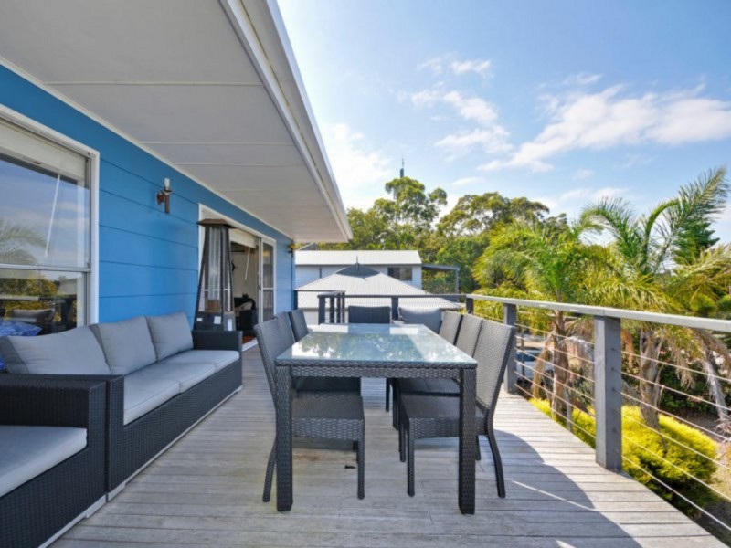 53 Ocean View Parade, Lakes Entrance VIC 3909