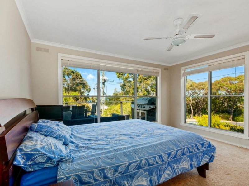 53 Ocean View Parade, Lakes Entrance VIC 3909