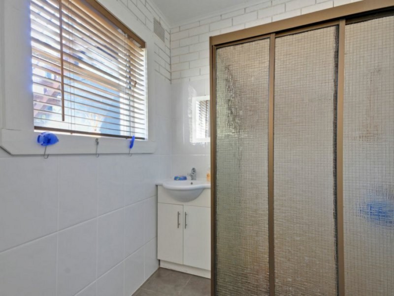 53 Ocean View Parade, Lakes Entrance VIC 3909