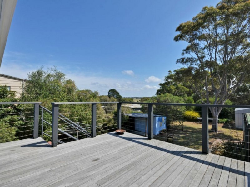 53 Ocean View Parade, Lakes Entrance VIC 3909