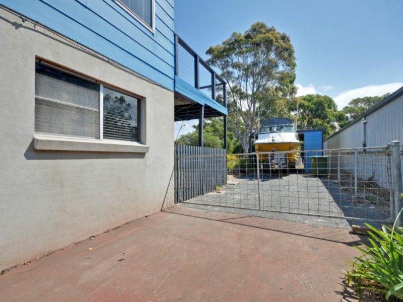 53 Ocean View Parade, Lakes Entrance VIC 3909