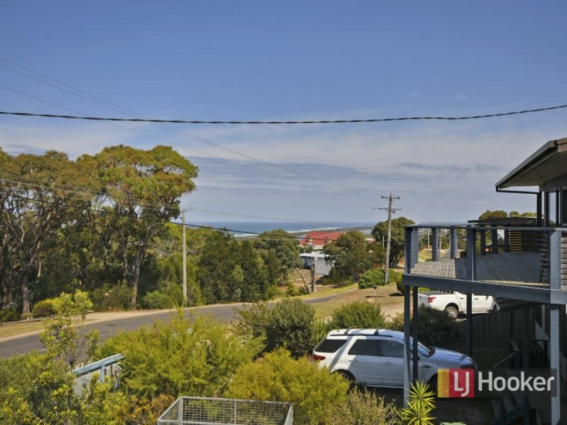 53 Ocean View Parade, Lakes Entrance VIC 3909