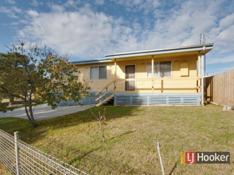 13 Lyrebird Court, Lakes Entrance VIC 3909