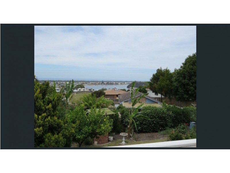 7 Abalone Ave, Lakes Entrance VIC 3909