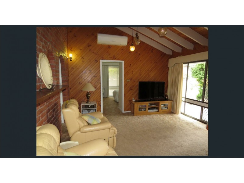 7 Abalone Ave, Lakes Entrance VIC 3909