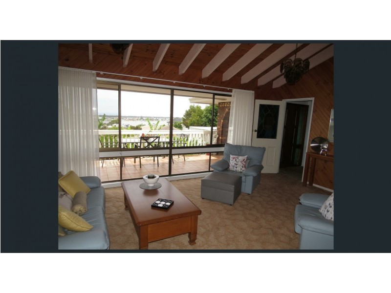 7 Abalone Ave, Lakes Entrance VIC 3909