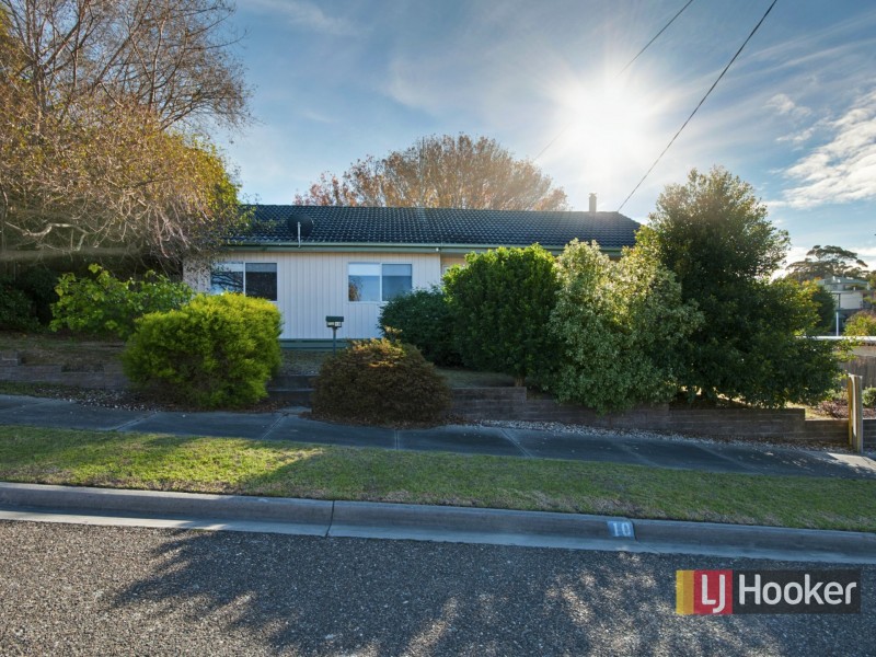 10 Macrae Court, Lakes Entrance VIC 3909