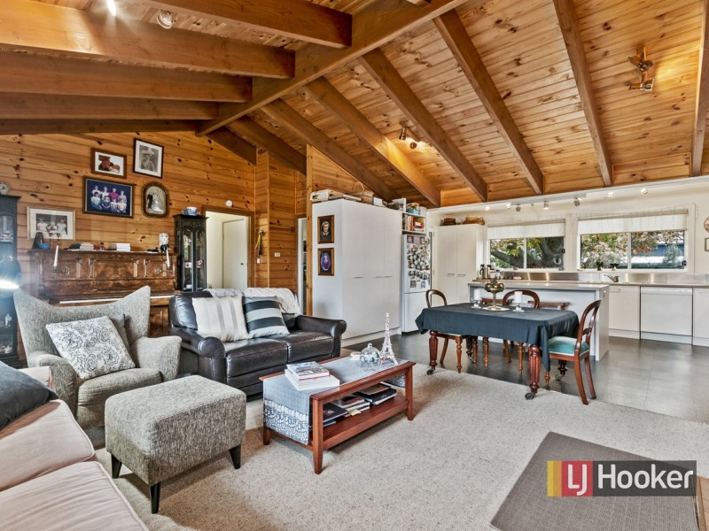 10 Macrae Court, Lakes Entrance VIC 3909