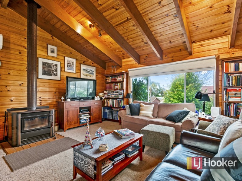 10 Macrae Court, Lakes Entrance VIC 3909