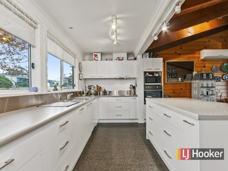 10 Macrae Court, Lakes Entrance VIC 3909