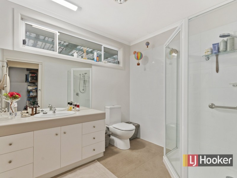 10 Macrae Court, Lakes Entrance VIC 3909