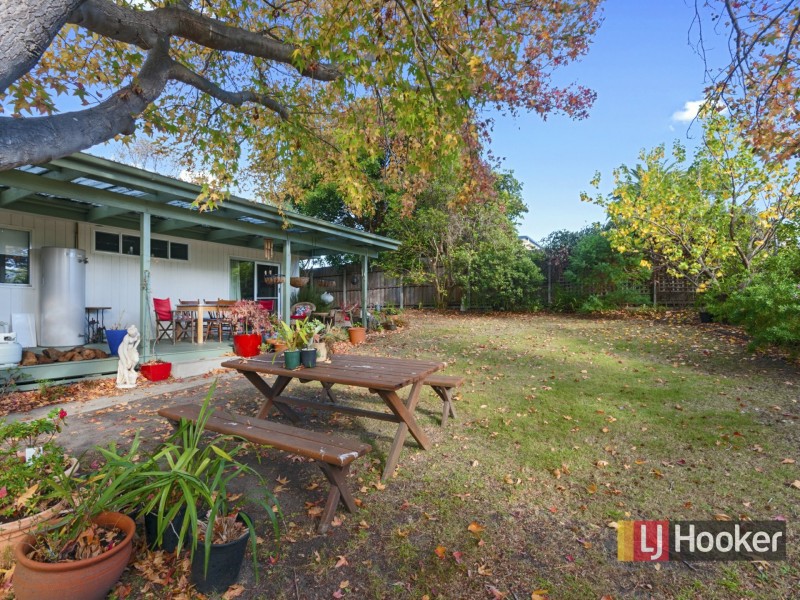 10 Macrae Court, Lakes Entrance VIC 3909